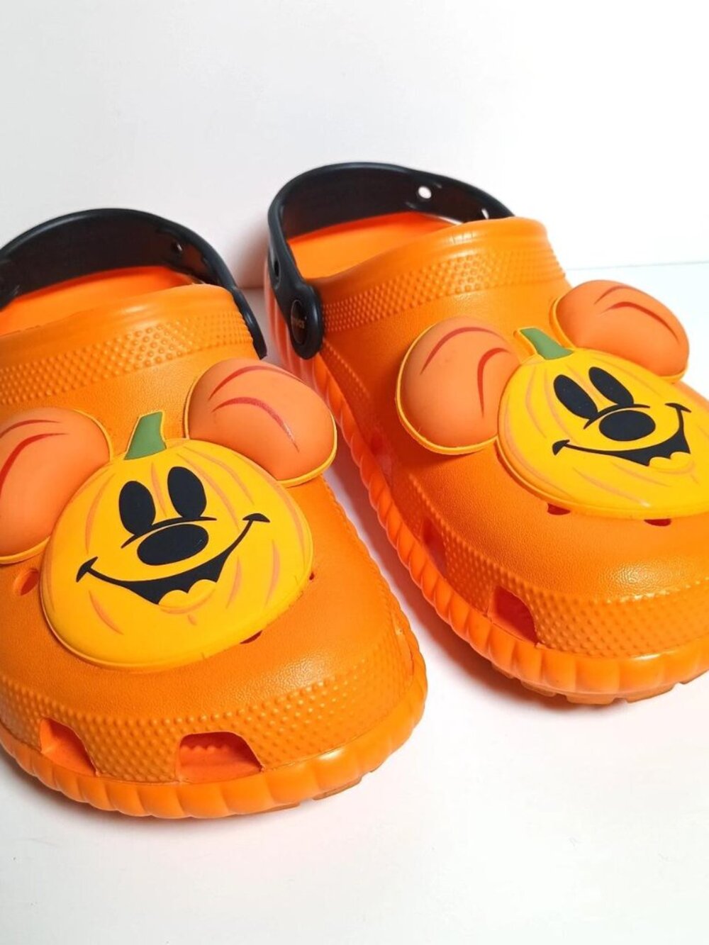Disney Parks Crocs Mickey Mouse Pumpkin Halloween Orange Shoes Mens 7 W 9 - Picture 2 of 8